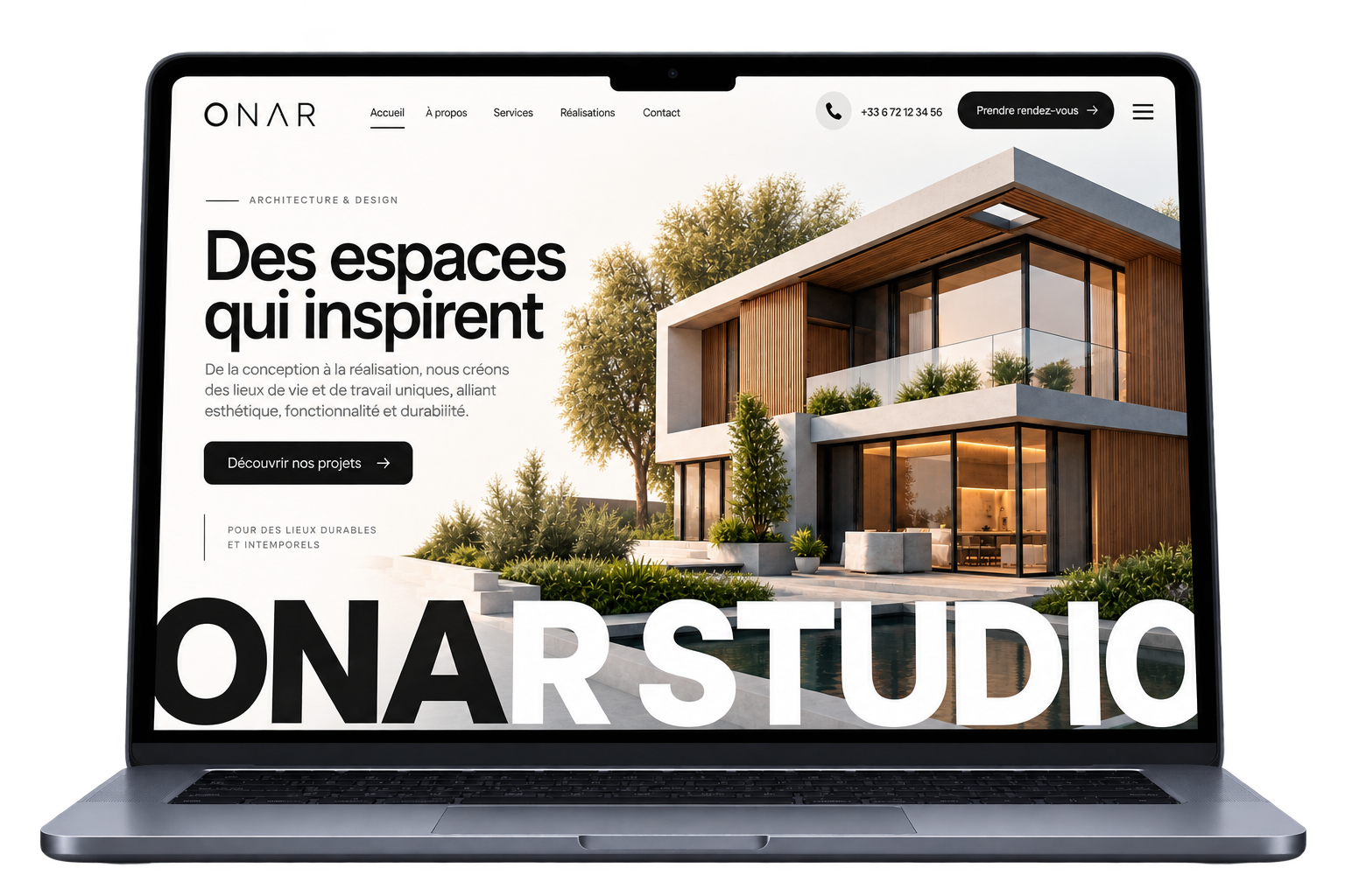 Exemple de site internet d'architecte présenté sur ordinateur portable