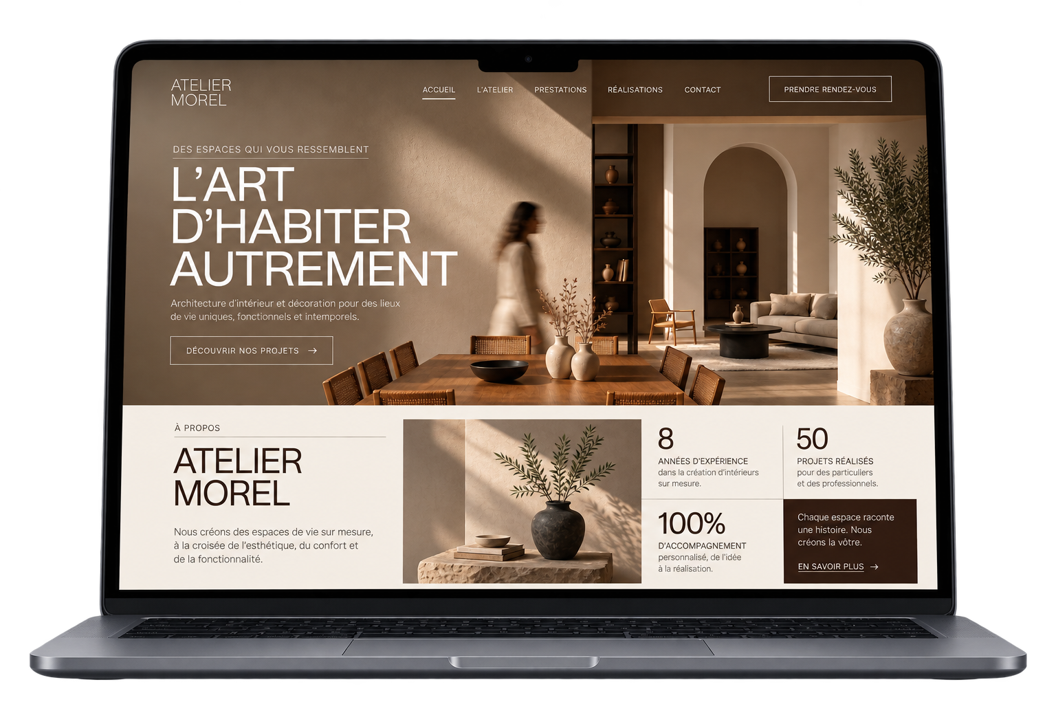 Exemple de site internet élégant pour décorateur d'intérieur présenté sur ordinateur portable